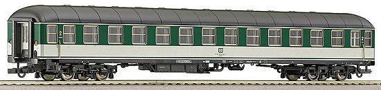 Passenger car 2nd class in POP livery with Digitaly operating doors and interior lights<br /><a href='images/pictures/Roco/45876.jpg' target='_blank'>Full size image</a>